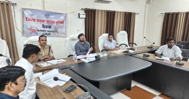 जनपद में पुलिस व गठित टीमों द्वारा होगा पेट्रोल पंपों पर निगरानी, हो जाए सावधान..….DM का कड़ा आदेश, नो हेलमेट नो पेट्रोल अभियान फिर हुआ शुरू, नहीं लगाने पर होगा कार्रवाई, कटेगा चालान – डीएम चंद्र प्रकाश गर्ग , होगा औचक चेकिंग