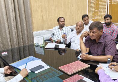 चकिया – BDO ने सचिवों के साथ किया मीटिंग, दिया कड़ा निर्देश….. मीटिंग में लेट आने पर 2 सचिवों  पर बीडीओ ने कड़ी चेतावनी देते हुए नाराजगी व्यक्त की…….विकास कार्यों की गति में तेजी लाने की है आवश्यकता