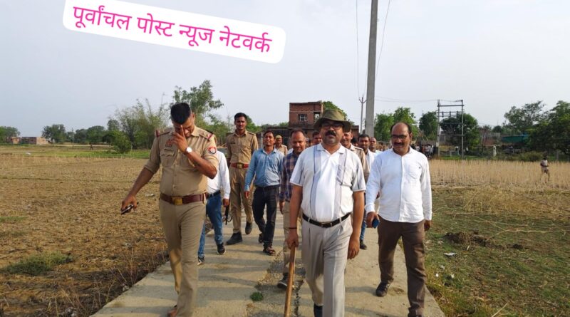 चकिया- जहां नहीं जाती थी बारात, वहां पहुंचा प्रशासन; डंडा लेकर मैदान में उतरे तहसीलदार, 10 साल से उलझा विवाद घंटों में हुआ खत्म…… लौटी खुशियां…….18 लेखपालों व जवानों के साथ पहुंचे तहसीलदार, सालों से लगा रहे थे चक्कर