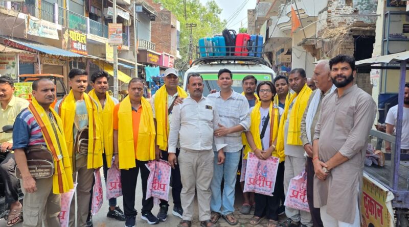 चकिया से बाबा बर्फानी के दरबार रवाना हुए 42 शिवभक्त, समाजसेवी प्रदीप गुप्ता ने अंगवस्त्र पहनाकर किया भव्य सम्मान……..कहा आप सभी चकिया की सुख समृद्धि के लिए मांगे बाबा बर्फानी से दुआ, जय बाबा बर्फानी’ के जयघोष से भक्तिमय हुआ माहौल