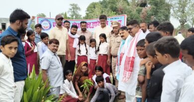 चकिया- महासंकल्प के 9 वें भी रहा जोश लिया शपथ.…….पेड़ नहीं तो कल नहीं… हरियाली बचाने का संदेश लेकर मैदान में उतरे अधिकारी और छात्र