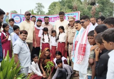 चकिया- महासंकल्प के 9 वें भी रहा जोश लिया शपथ.…….पेड़ नहीं तो कल नहीं… हरियाली बचाने का संदेश लेकर मैदान में उतरे अधिकारी और छात्र
