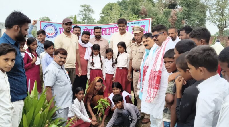 चकिया- महासंकल्प के 9 वें भी रहा जोश लिया शपथ.…….पेड़ नहीं तो कल नहीं… हरियाली बचाने का संदेश लेकर मैदान में उतरे अधिकारी और छात्र