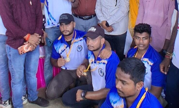 नागपंचमी पर दुधारी में मचा ‘दम का दंगल’, रस्साकशी में युवाओं ने झोंकी पूरी ताकत; विजेताओं पर बरसा इनाम……पढ़ोगे-लिखोगे बनोगे नवाब, खेलोगे-कूदोगे तो होंगे पूरे ख्वाब।”