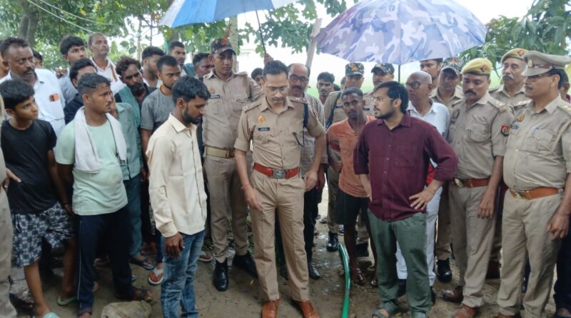 चकिया साइकिल में हुआ दर्दनाक हादसा, निकालना पड़ा भारी, जहरीली गैस से तीन युवकों की मौत………पांच लोग कुएं में उतरे थे, दो की हालत गंभीर;हादसे से गांव में मचा कोहराम, मौके पर पहुंचे DM और SP