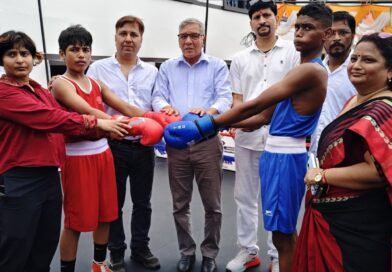 चकिया में पहली बार आयोजित हुआ…… 635 स्कूलों के 1300 मुक्केबाजों से गूंजा चकिया, ईस्ट जोन बॉक्सिंग चैंपियनशिप का आगाज……..पांच दिवसीय प्रतियोगिता में पूर्वी जोन के खिलाड़ी दिखाएंगे दमखम, चंदौली बॉक्सिंग एसोसिएशन का भी गठन,एआईबीए वन-स्टार अंतरराष्ट्रीय बॉक्सिंग कोच एवं एमएसवी बॉक्सिंग एकेडमी के चेयरमैन दिलीप कुमार सिंह व सीओ व डायरेक्टर ने किया शुभारंभ