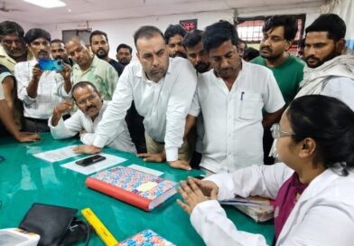 मासूम के मेडिकल में घंटों की देरी ने खोली व्यवस्था की पोल……..रात 11 बजे से दूसरे दिन दोपहर तक चकिया से चंदौली – फिर चकिया दौड़ता रहा डेढ़ वर्षीया पीड़ित परिवार, भड़का था जनाक्रोश तब हुआ मेडिकल……. कहां मर गई थी संवेदनशीलता, विधायक व मंत्री के हस्तक्षेप व लोगों के आक्रोश गए करें……. मेडिकल में देर करने पर लोगों ने की जांच की मांग