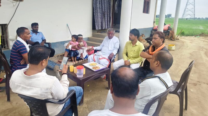 गांव में तीन मौतों से अभी भी गम में डूबे हैं लोग , पीड़ित परिवारों से मिले विधायक कैलाश , विधायक ने दिया बड़ा भरोसा—पीड़ित परिवारों को नहीं छोड़ा जाएगा अकेला, दिया फार्म