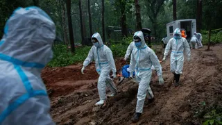 एक ही घर से 24 शव बरामद, अब तक 939 लोगों की मौत