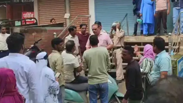 होटल में पत्नी को दूसरे पुरुष के साथ देख भड़का पति, जमकर हंगामा;  मारपीट में कपड़े फटे