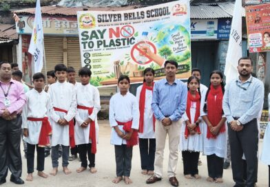चकिया – प्लास्टिक को ‘ना’ बोलने सड़क पर उतरे स्कूली बच्चे, गांधी पार्क तिराहे पर किया नुक्कड़ नाटक,कागज का थैला लेकर सड़क पर उतरे छात्र, दुकानदारों से बोले—प्लास्टिक छोड़िए, पर्यावरण बचाइ